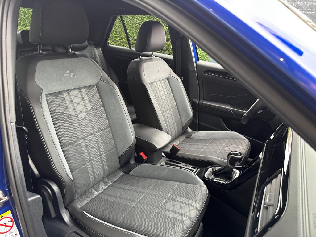 Volkswagen T-roc 1.5 tsi 150pk dsg r-line | black style | camera | keyless 
