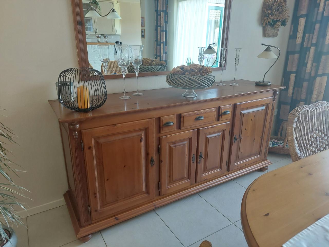 Grenenhouten dressoir + bijpassende spiegel