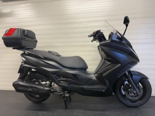 Jonge Mash Belena 300 motorscooter slechts 2100km oud!