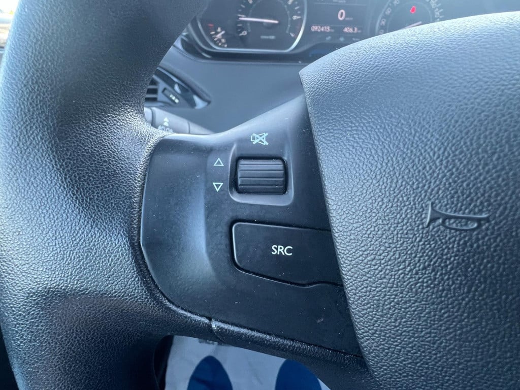 Peugeot 208 1.2 vti envy, navi, trekhaak enz...