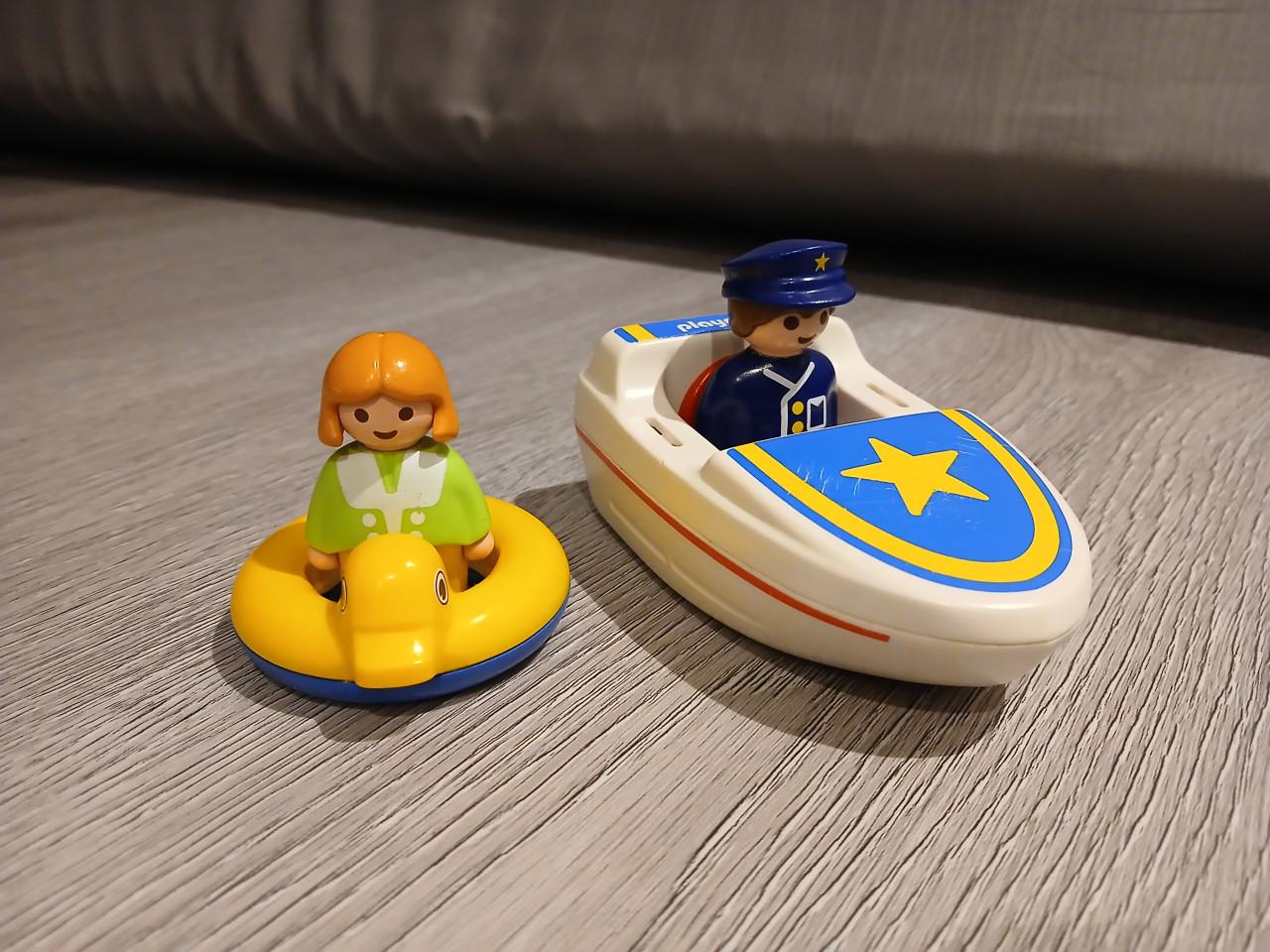123 playmobil bootje met kapitein + meisje met zwemband. voor Sinterklaas?