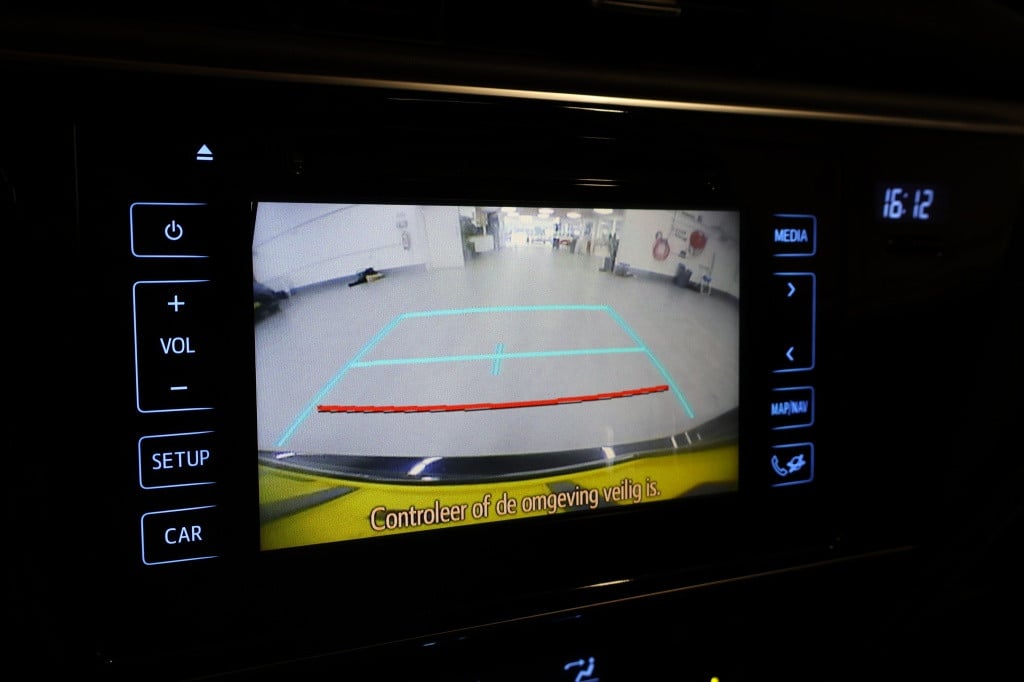 Toyota Auris 1.8 hybrid lease