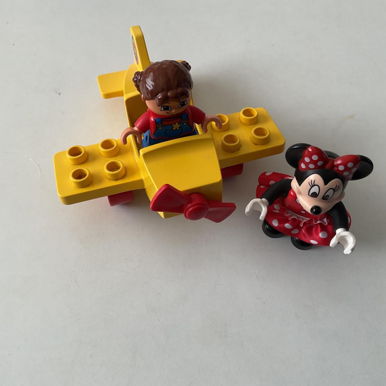 4 lege Duplo emmers, vliegtuigje, shovel en 7 poppetjes