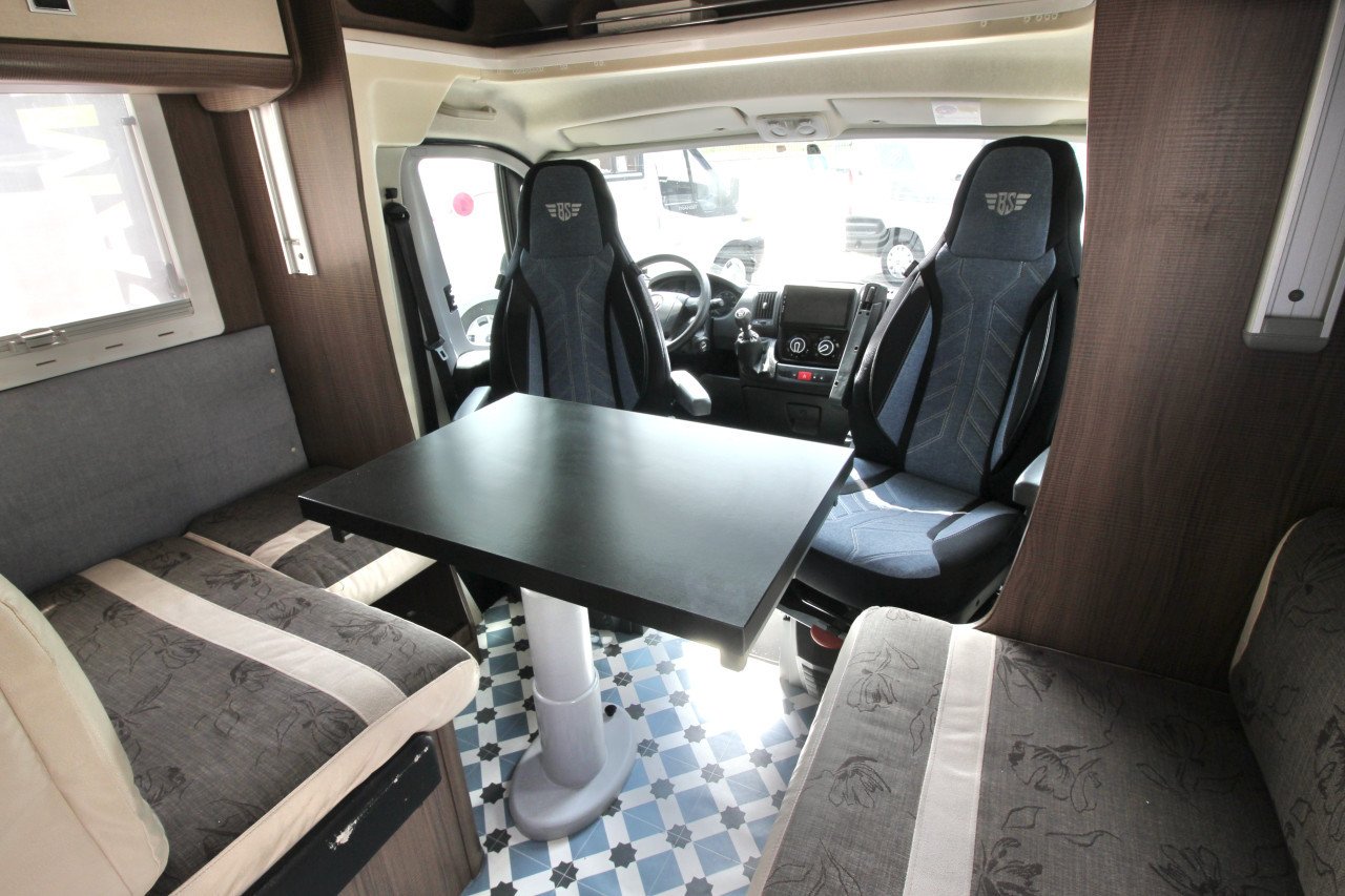 Rimor Europeo 69 Plus( Queensbed + Hefbed)