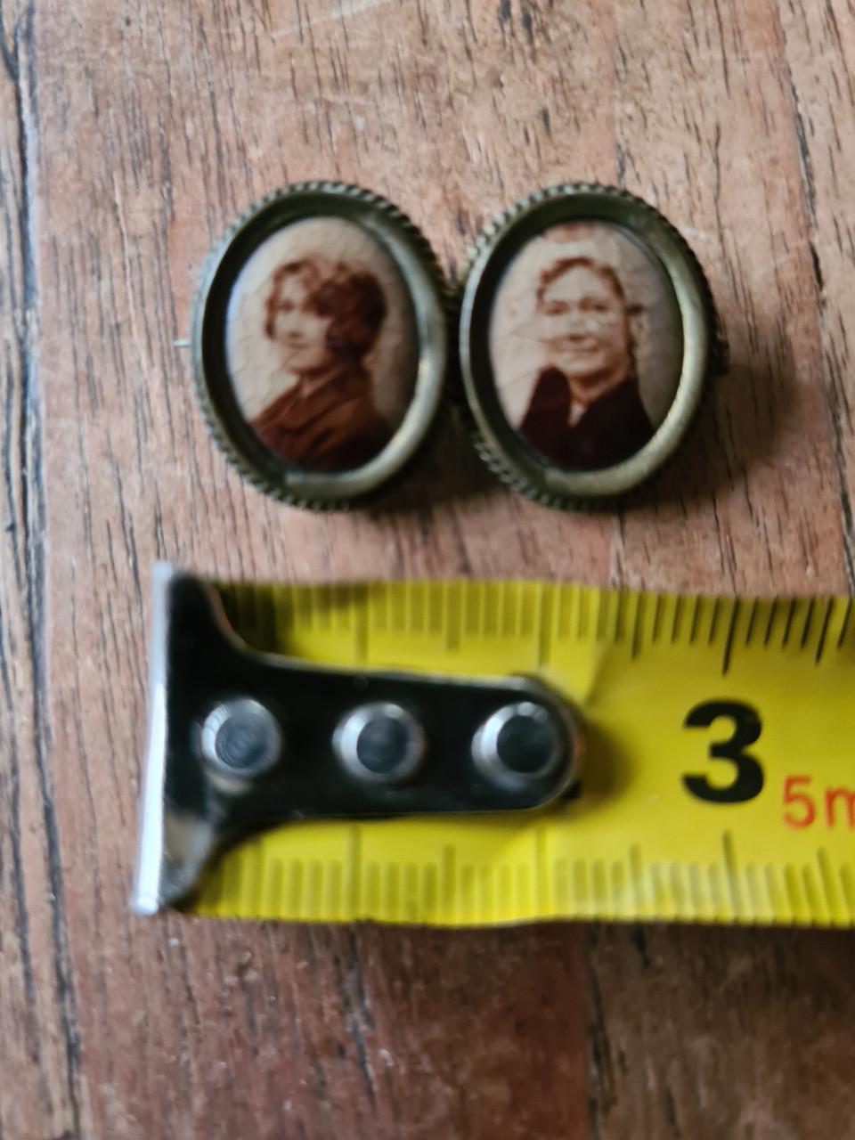 Antieke dubbele fotobroche van verguld metaal.