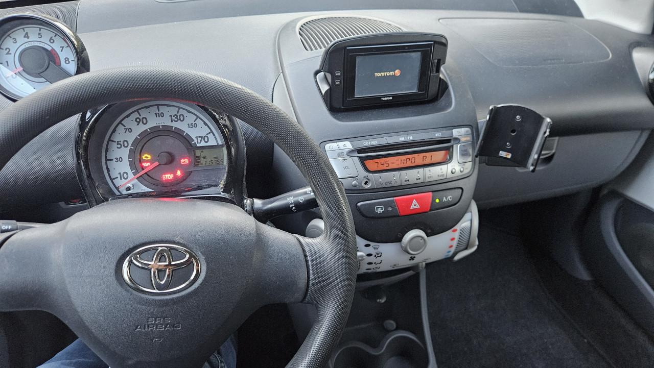 Zuinige 5drs TOYOTA AYGO Dynamic Navigator 2011 / NL AUTO / NAP / APK 03/27