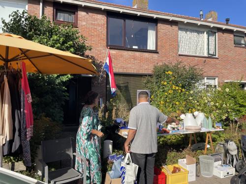 Enorme keus gebruikte kleding op het Modeplein Wemeldinge Zat 5 Sept