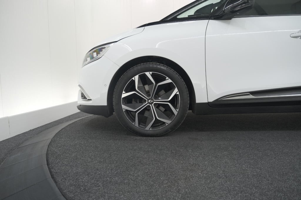 Renault Grand Scenic tce 140 edc intens | 7 zitplaatsen | trekhaak | camera