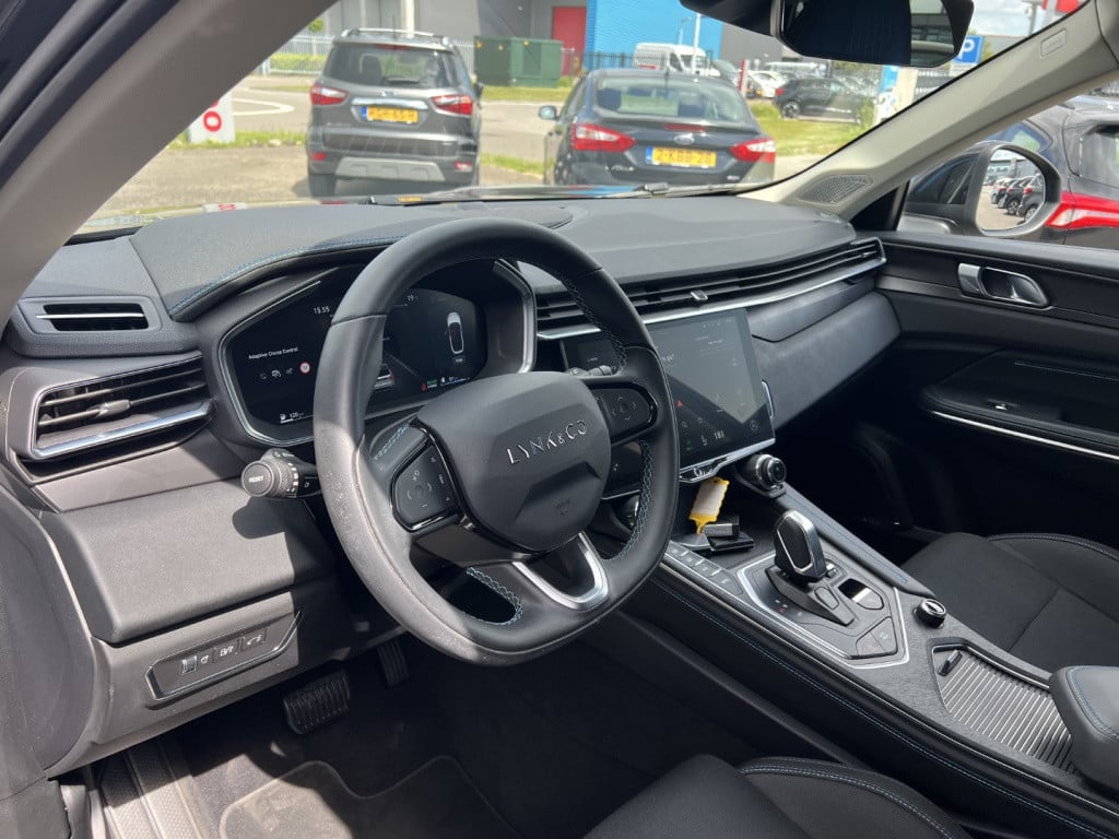 Lynk & Co 01 1.5 261pk phev plug in hybrid ,trekhaak , pano dak,car play