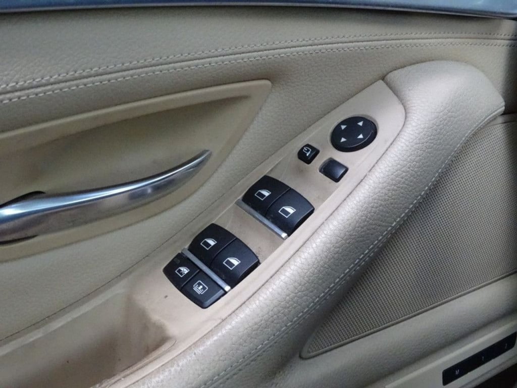BMW 5 Serie 523i high executive pano | comfortstoelen | stoelverwarming!