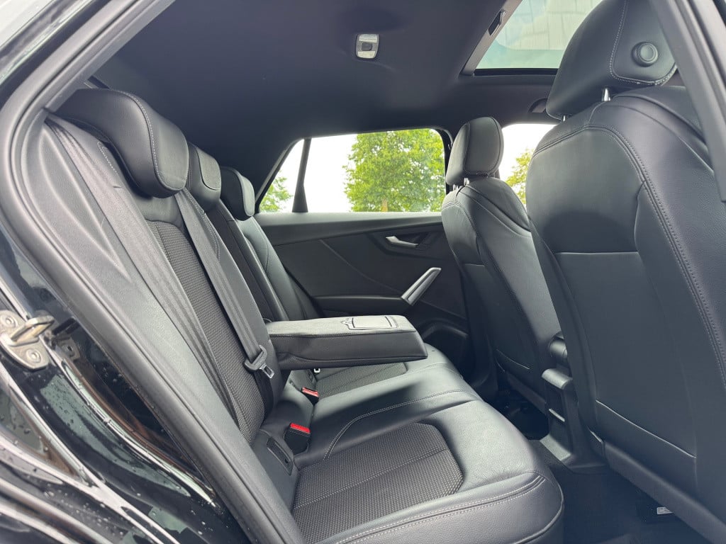 Audi Q2 1.4 tfsi cod s-line * panoramadak * trekhaak * 1e eigenaar