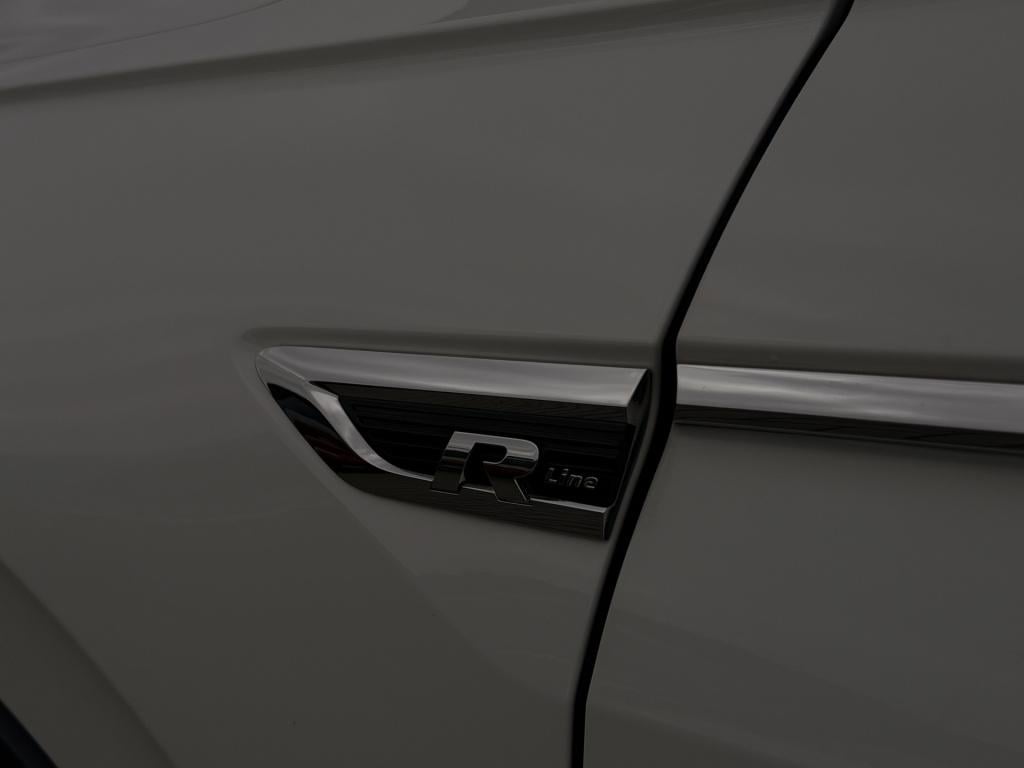 Volkswagen Tiguan 2.0 tsi 4motion r-line 220pk | acc | pano | stoelmassage 