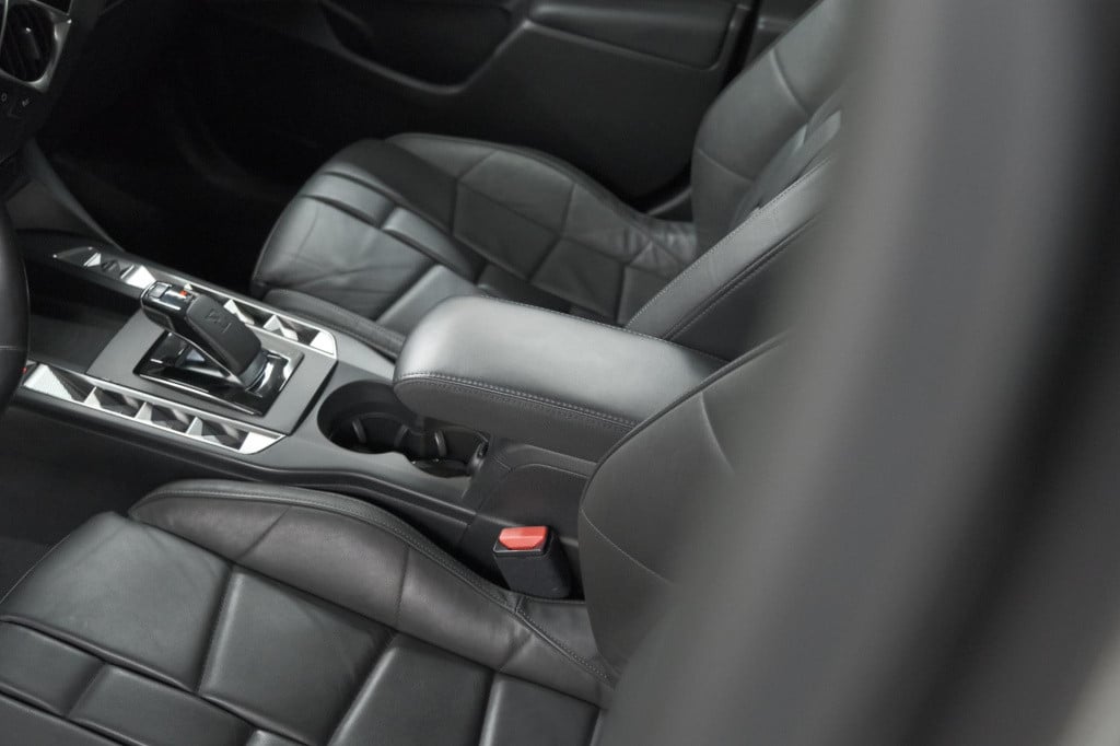 Ds Ds 3 crossback 50 kwh e-tense so chic | camera | dodehoekdetectie | head