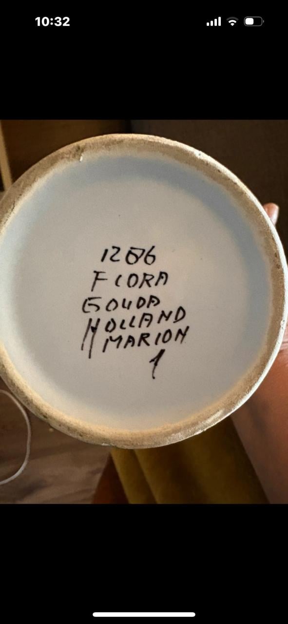 Amfoor/Vaas van Flora  Plateel Gouda Holland