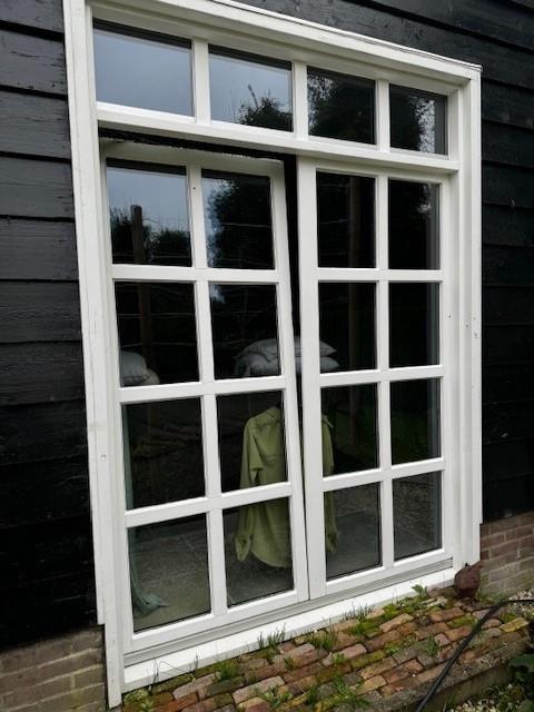 Glazen pui met 1 groot beweegbaar raam, dubbel glas
