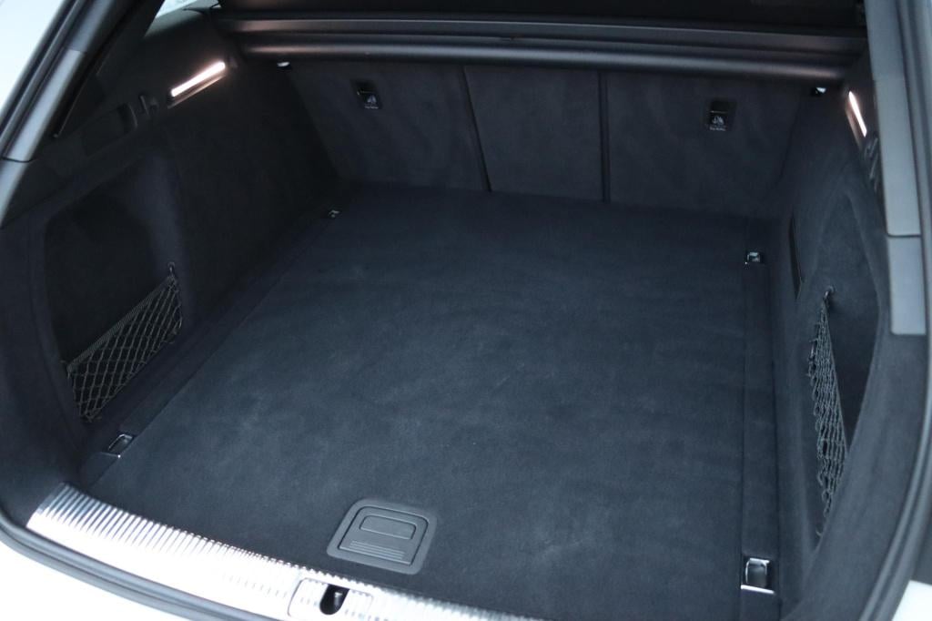 Audi A4 avant 40 tfsi s edition competition 204pk s tronic