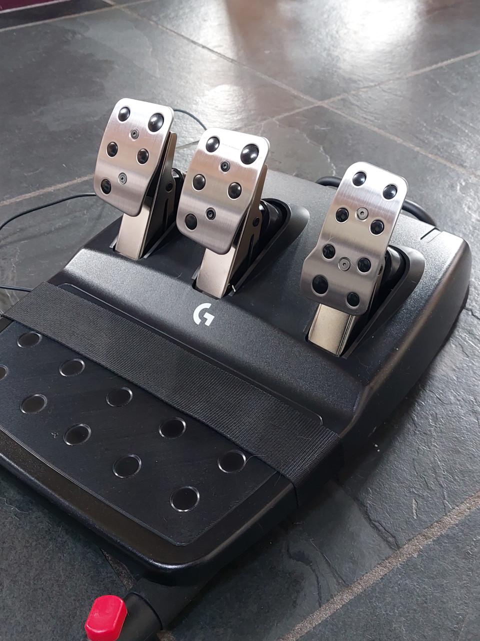 Playseat Challenge met Logitech G923 racestuur en shifter