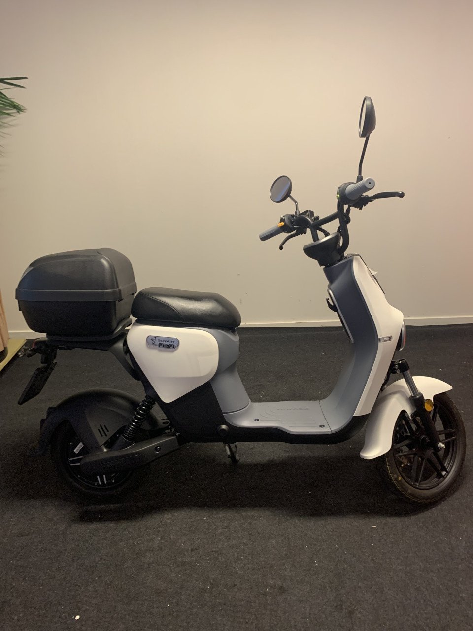 SEGWAY B100S KLEUR WIT 25KM NU 995,= RIJKLAAR