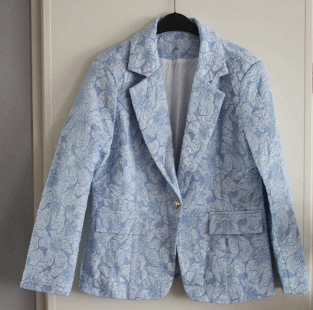 Licht blauwe blazer met bloemen print  maat l