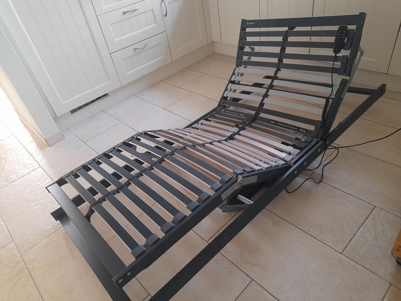 Elektrisch verstelbare Lattenbodem 90 x200 (in goede nette staat )