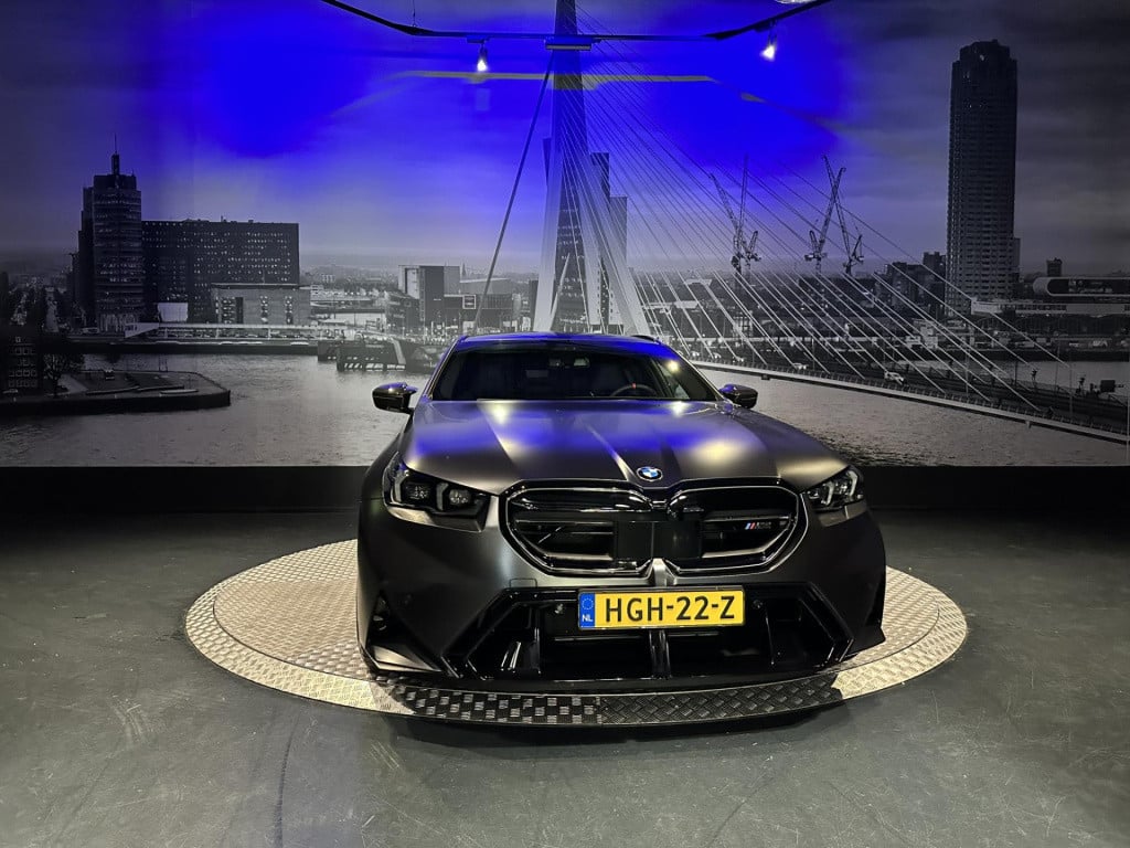 BMW M5 5-serie touring *keramisch*pano*bowers&wilkins*nl*