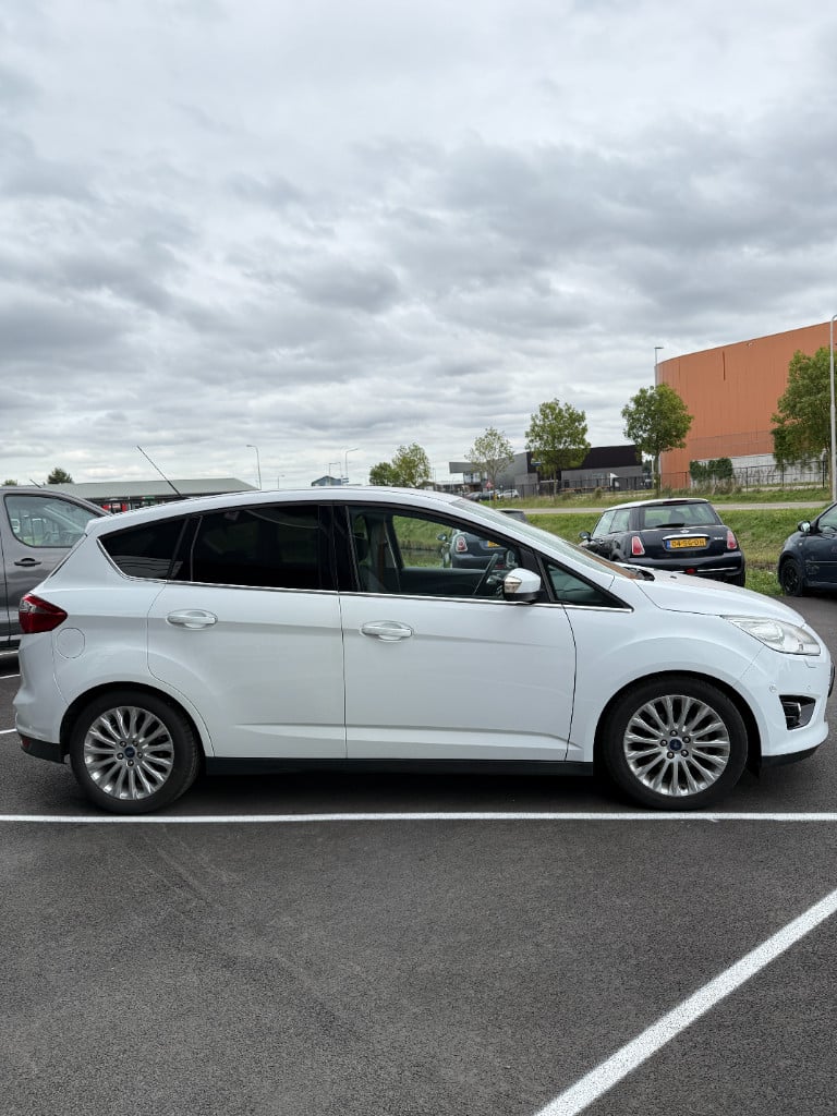 Ford C-max 1.0 - titanium - nieuwe distributie -125pk