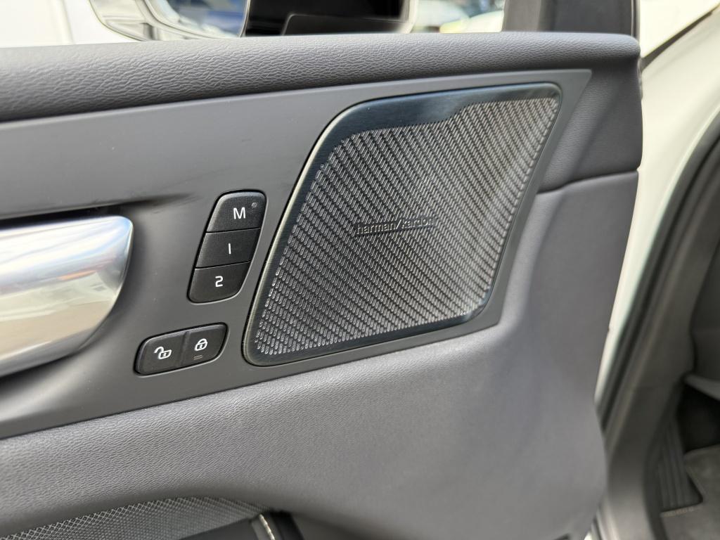 Volvo XC60 t8 455pk recharge r-design| panodak| adap.cruise| 360camera| hea