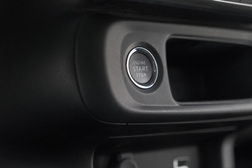 Citroen C3 puretech 110 max | keyless entry/start | camera | navigatie | pa