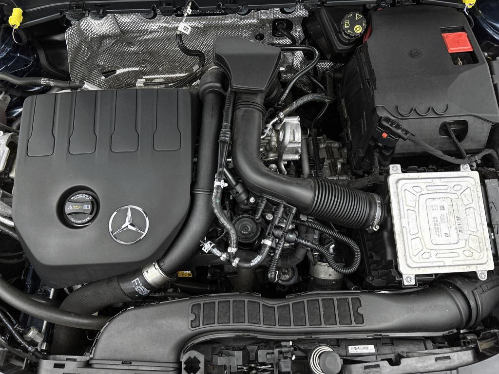 Mercedes-Benz Cla shooting brake 180 amg line | trekhaak | sfeerverlichting