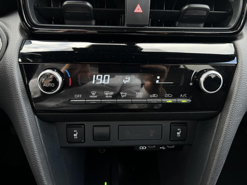 Toyota Yaris Cross 1.5 hybr 115 dynamic | parkeersensoren | stoel+ stuur ve