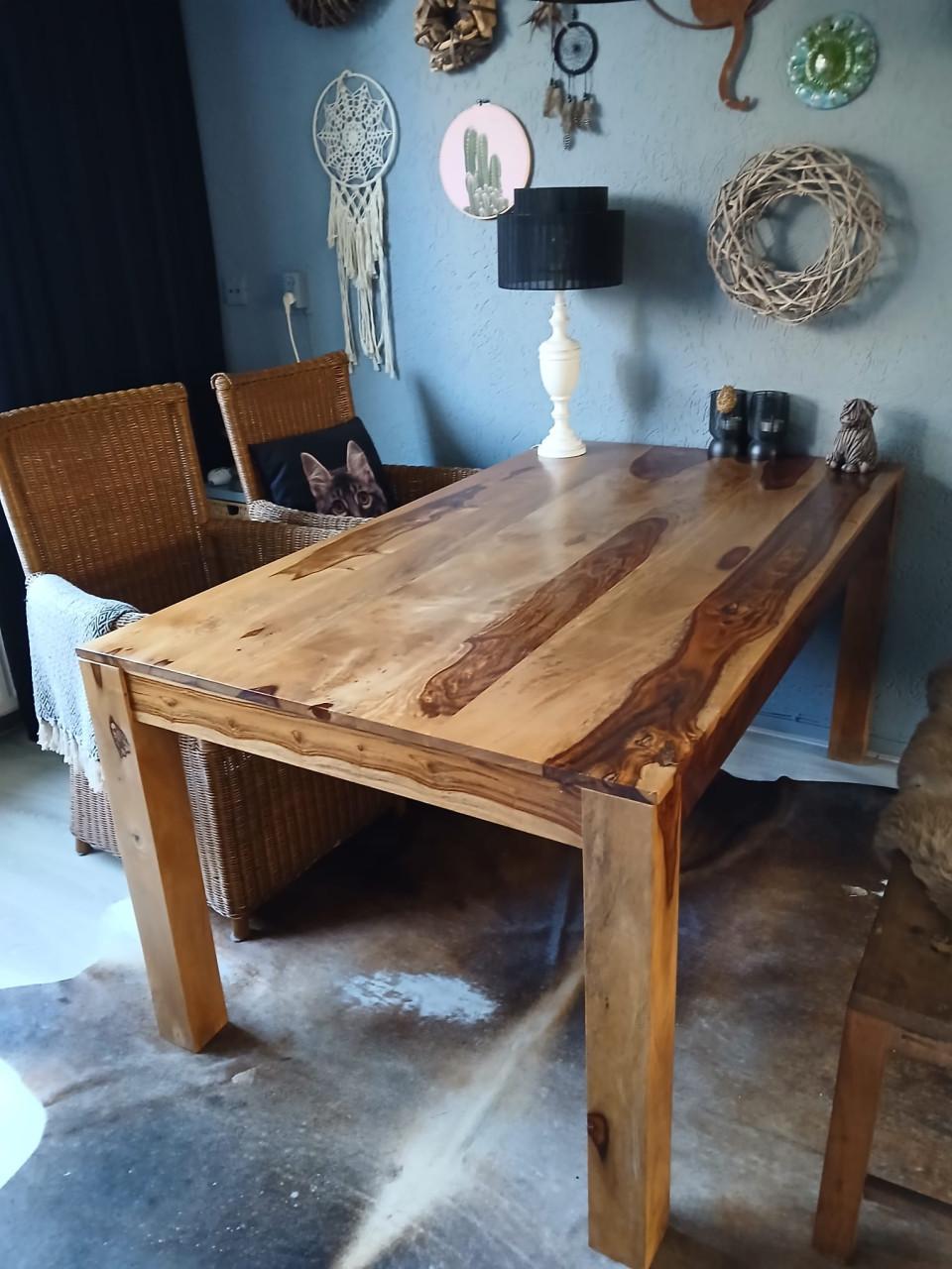 Te koop robuuste eettafel