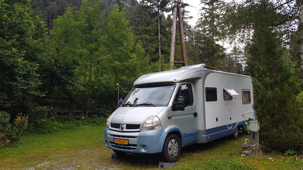 Te koop:  wegens stoppen met kamperen, camper Burstner Delfin 686