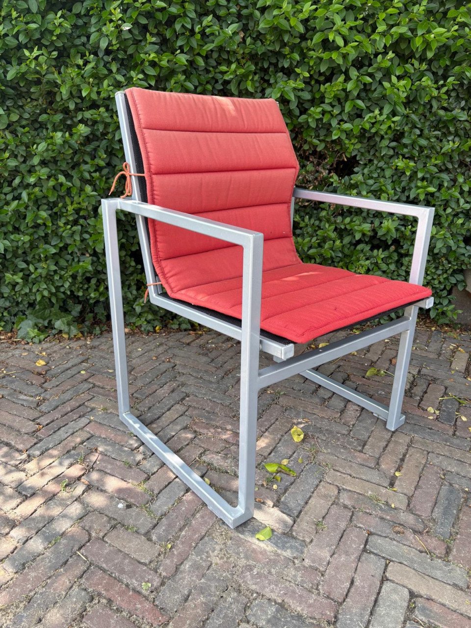 Tuinset (tafel + 4 tuinstoelen)
