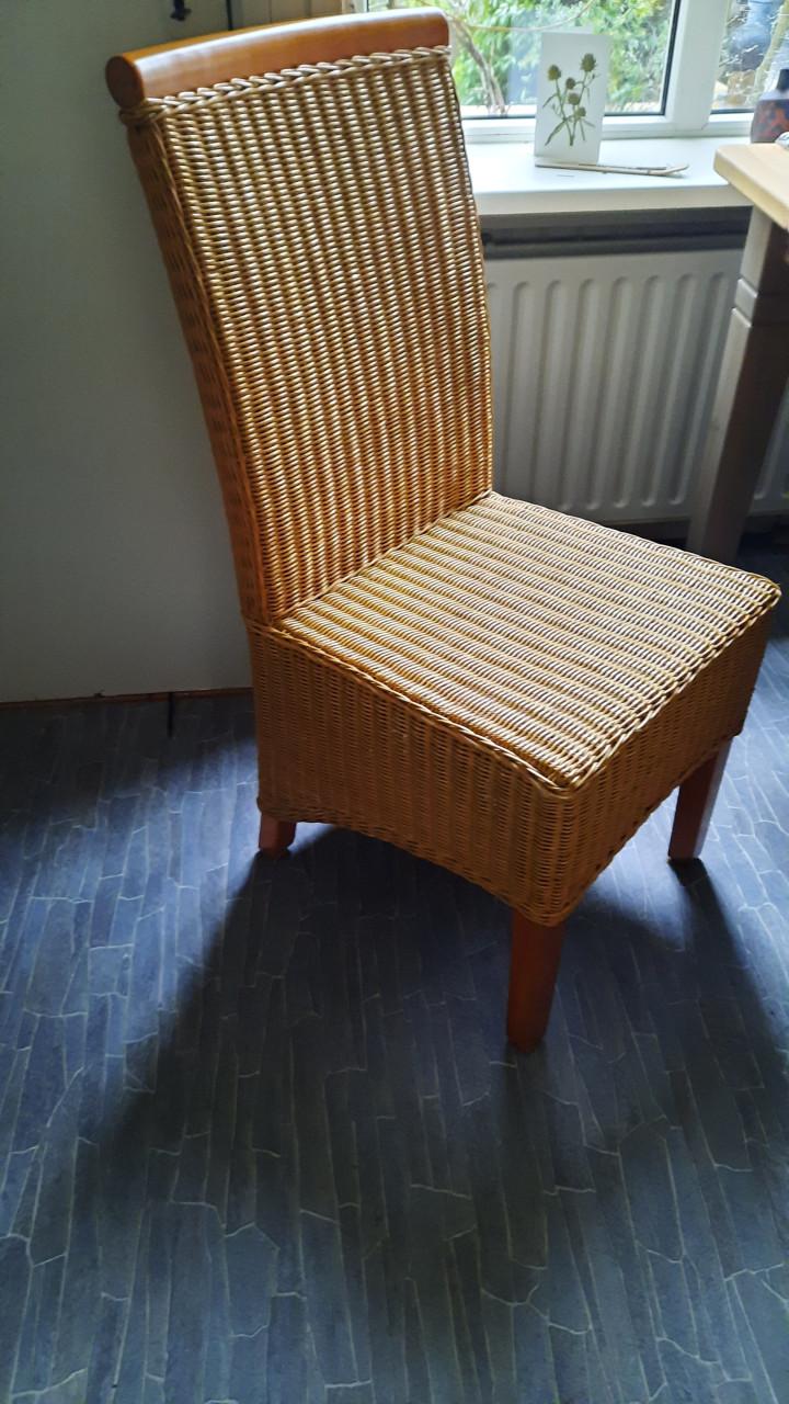 2 rieten eetkamerstoelen