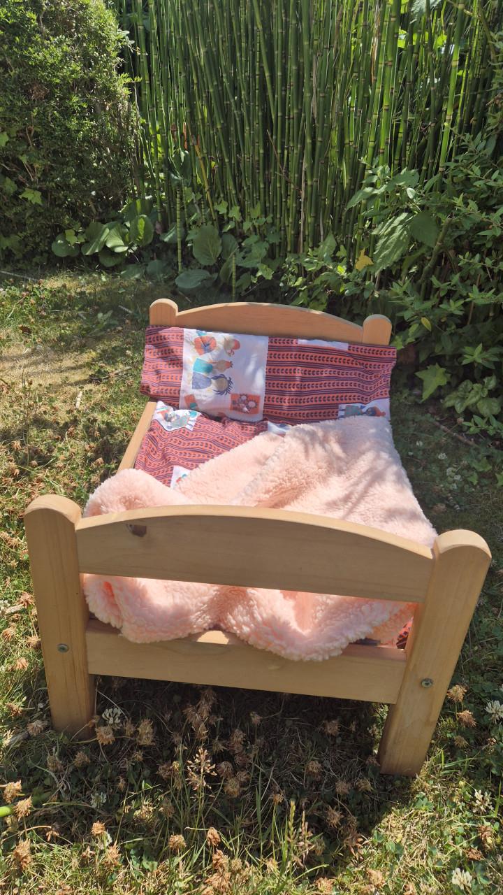 Vintage houten poppenbed Massief stevig hout,