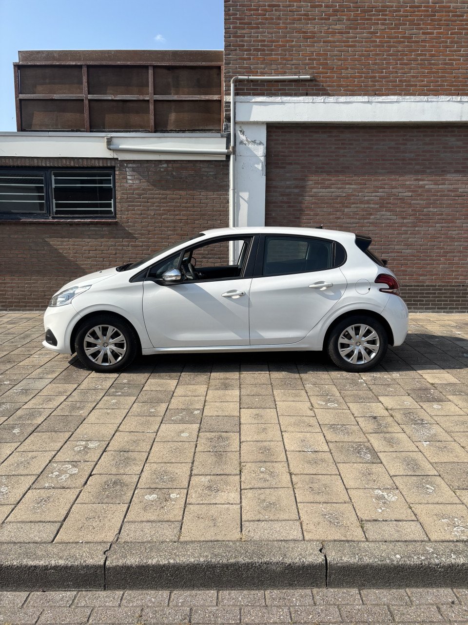 Peugeot 208 met een voljaar apk!