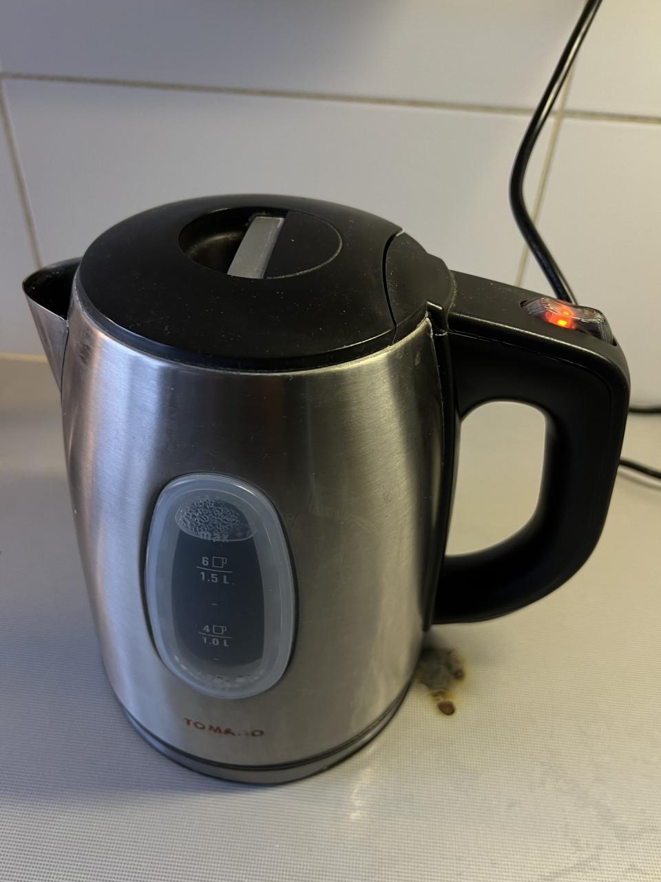 Philips Koffiezetapparaat HD7448/20 en TOMADO rvs waterkoker samen €20,-