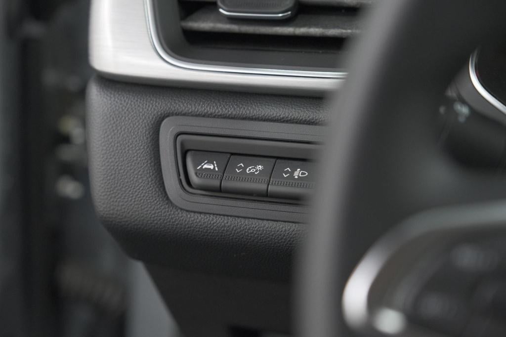 Renault Captur mild hybrid 140 intens | trekhaak | camera | apple carplay |