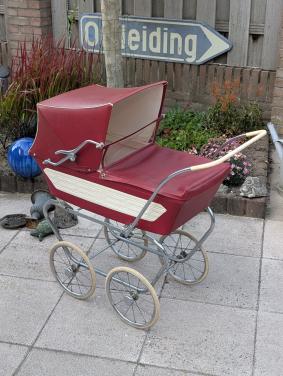 Vintage poppenwagen