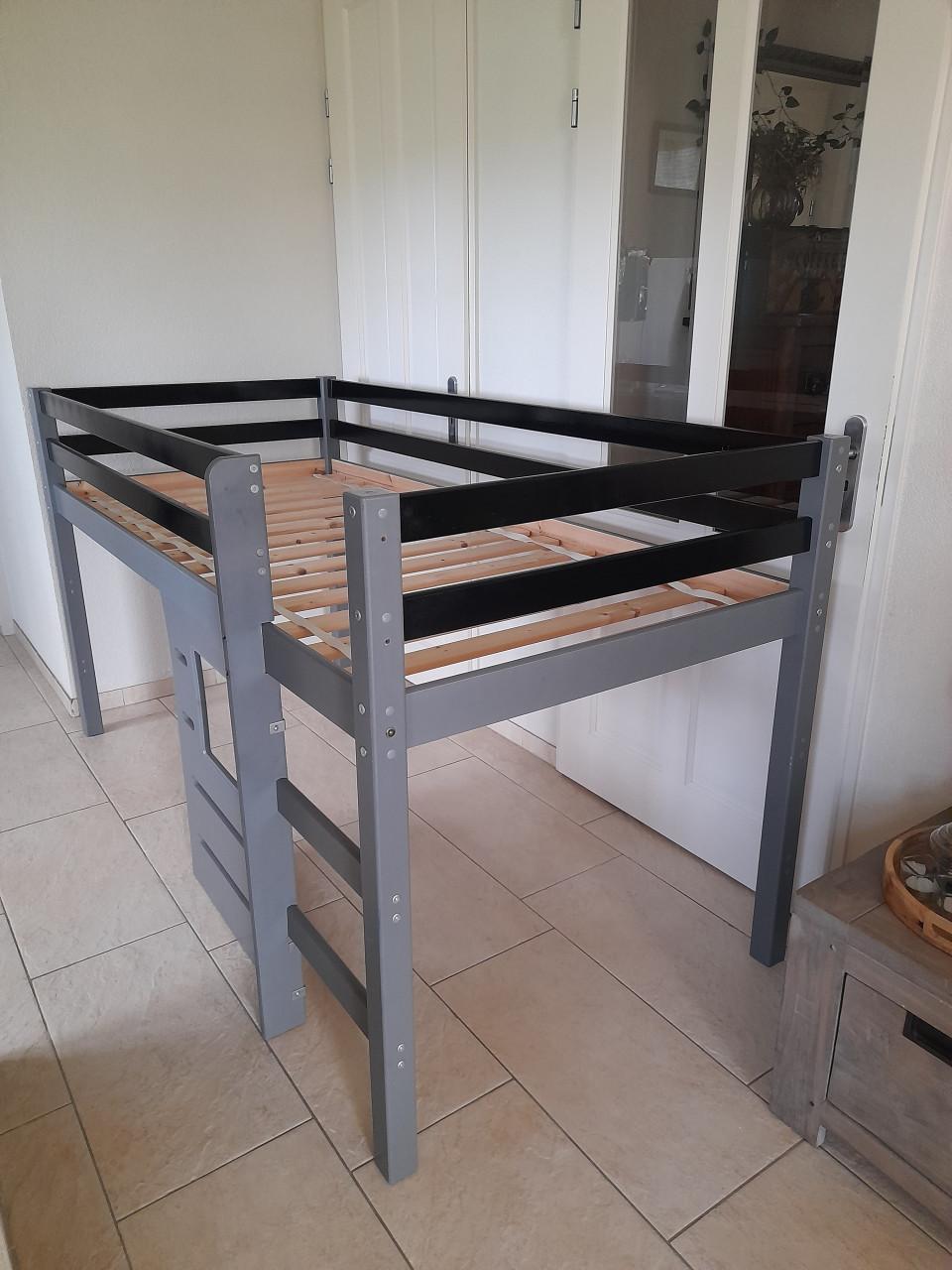 Half hoogslaper 90 x 200 ( in goede staat )