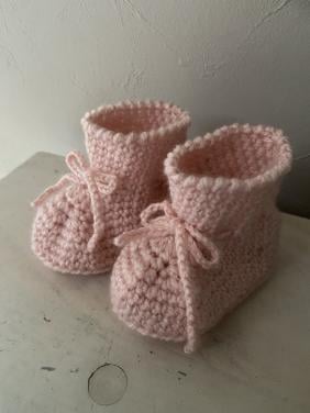 Nieuw: schattig gehaakte babyslofjes