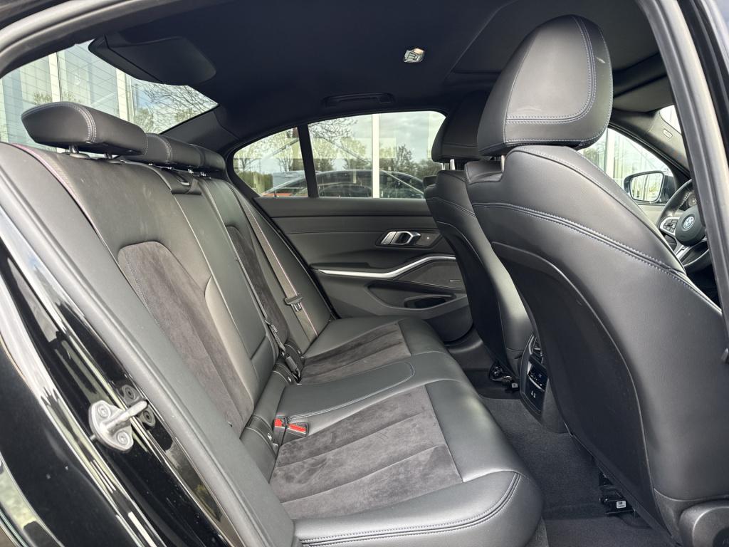 BMW 3-serie 320e m sport pro | m performance | vol opties | h&k | pano | le