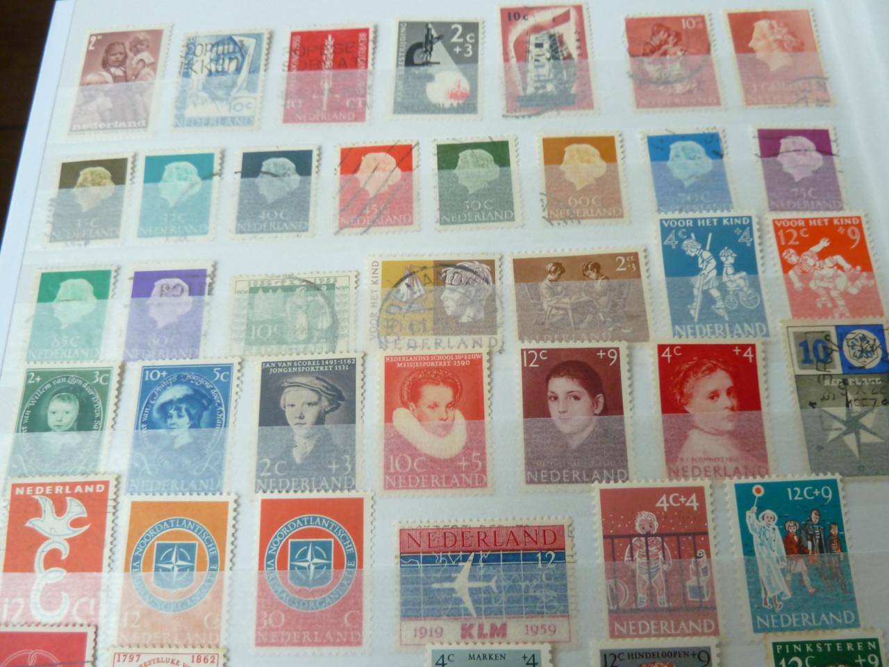 STOCKBOEK MET RUIM 650 NED.ZEGELS