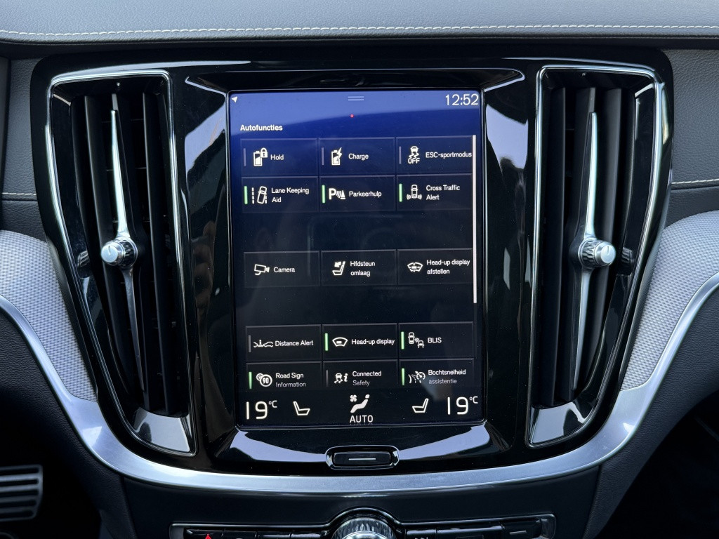 Volvo V60 t6 340pk recharge r-design| panodak| adap.cruise| h&ksound| came