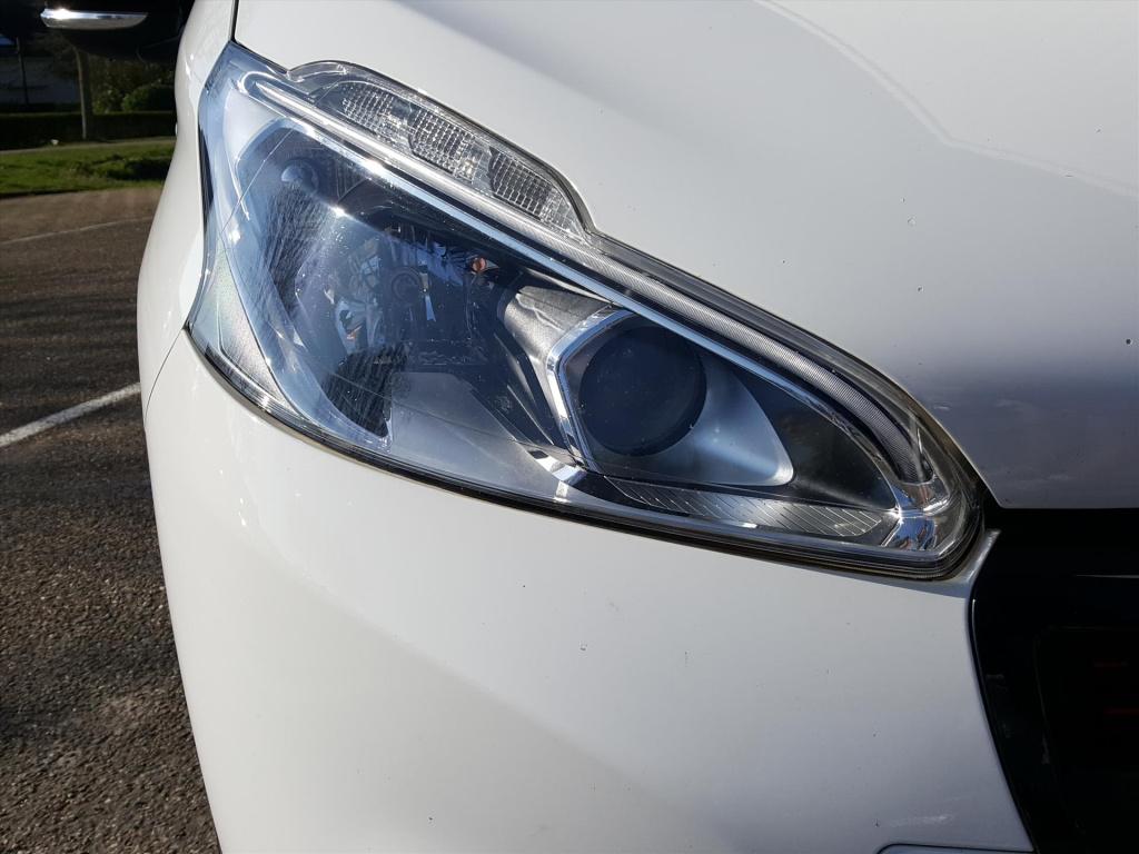 Peugeot 208 gtline 1.2-110pk automaat (eat6) trekhaak | apple carplay & and