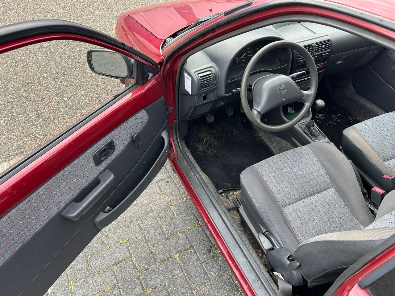 Toyota Starlet 1.3i Sport ONVERWOESTBAAR MET 2 JAAR APK EN TREKHAAK