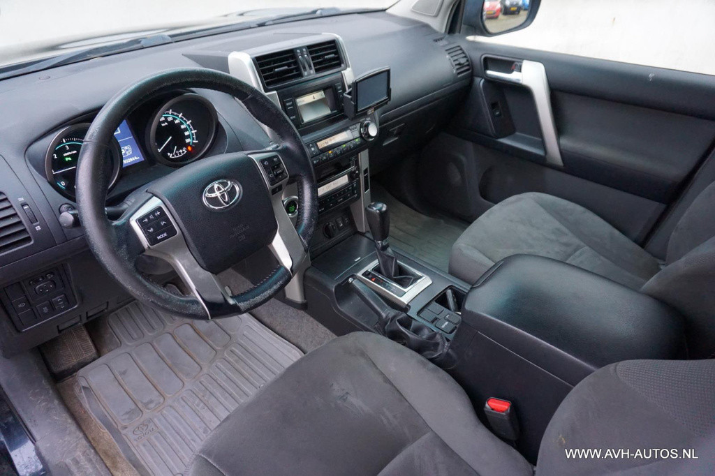 Toyota Land Cruiser 3.0 d-4d-f vx window van