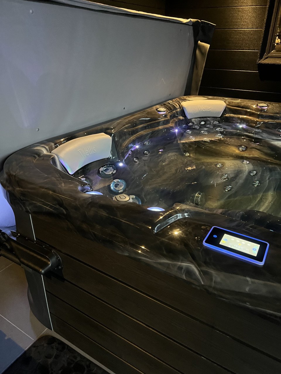 Prachtige spa massage jacuzzi 6 persoons