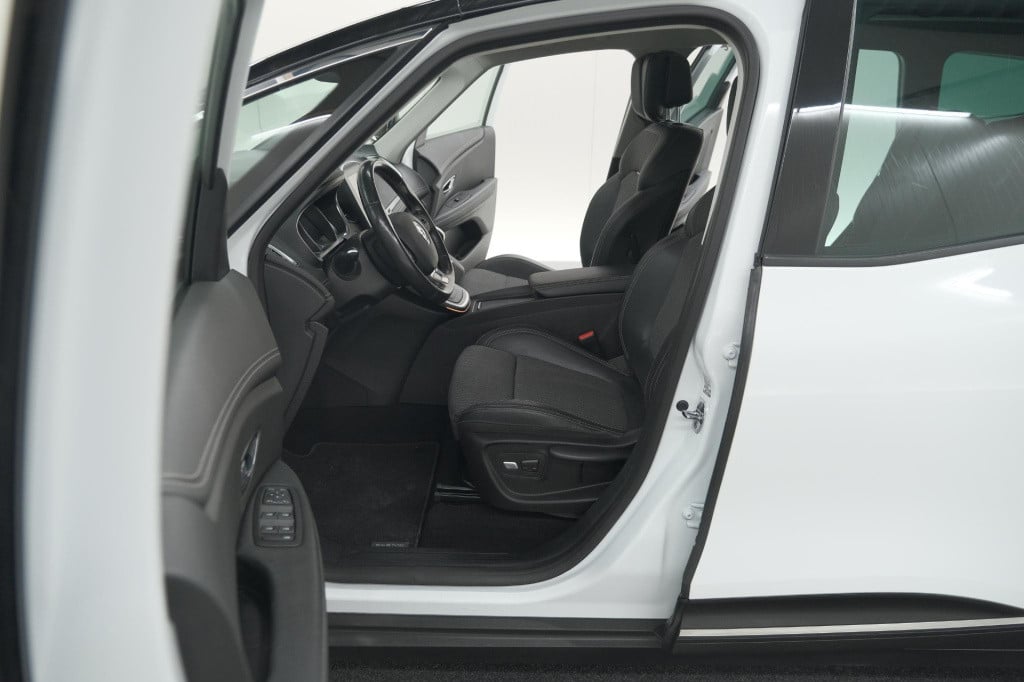 Renault Grand Scenic tce 140 edc intens | 7 zitplaatsen | trekhaak | camera