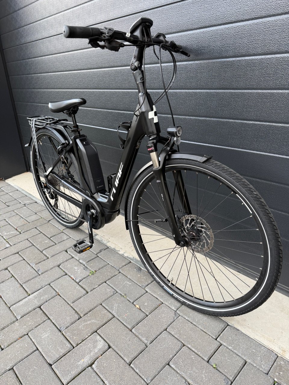 Prachtige Cube Touring | Bosch Middenmotor | 400WH | 50CM